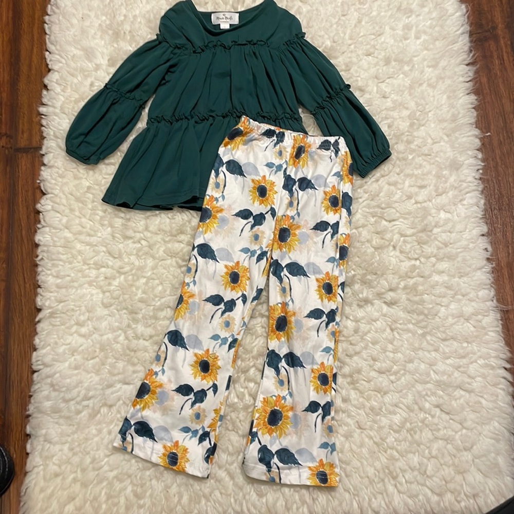 Sunflower boutique, matching set, dark green, quarter sleeve shirt